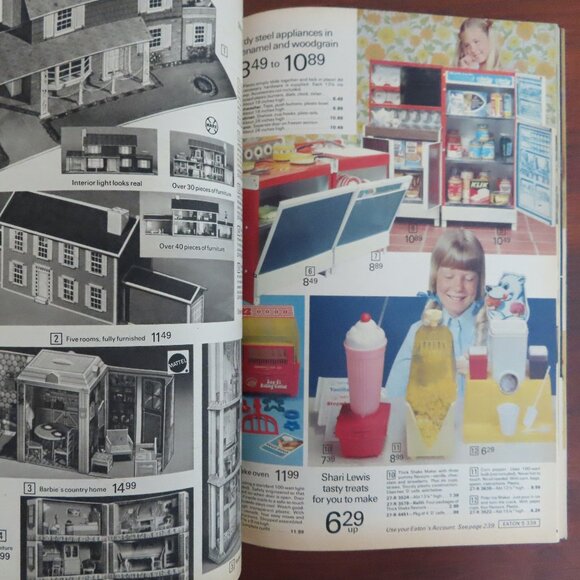 Eaton's of Canada Christmas 1974 Catalog - Picture 11 of 16
